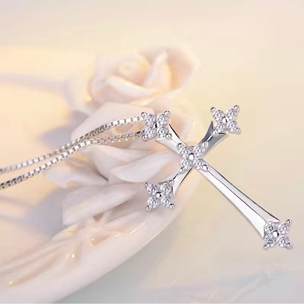Charm Inlaid White Zircon Cross Pendant Necklace